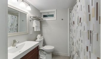 7 Wilbur Ave, Newport, RI 02840