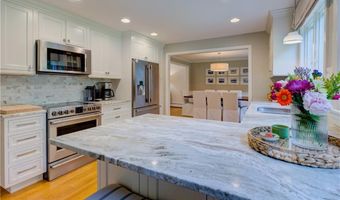 22 Pine Top Rd, Barrington, RI 02806