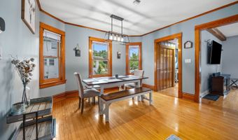 27 Center St, Algonquin, IL 60102