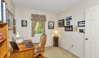 111 Cottonwood Ln, Agawam, MA 01001