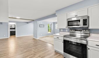 18 Woodland Hills Ct, Alton, IL 62002