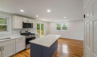 28 Wesleyan Ave, Warwick, RI 02886