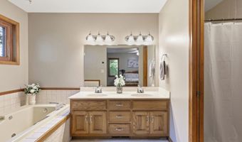1309 Sanders Dr, Auburn, IN 46706