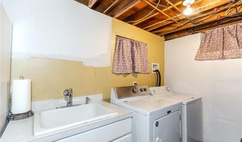 17 Woodview Dr, Cranston, RI 02920