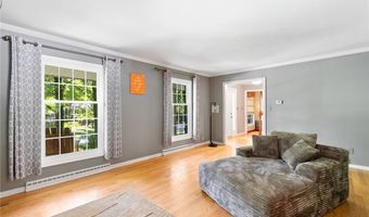 925 Sandin Rd, Akron, OH 44333
