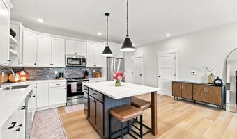 2305 SW Parkway Ln, Ankeny, IA 50023
