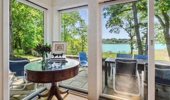 4 Alpond Dr, Newport, RI 02840
