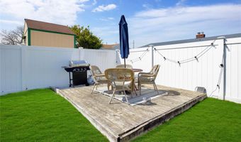 3 Kent Pl, Amityville, NY 11701