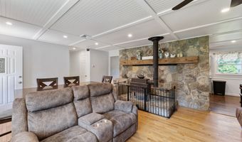 102 Pumpkin Hill Rd, Ashford, CT 06278