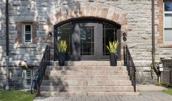 426 Spring St 101, Newport, RI 02840