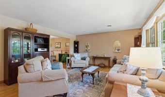 10 Sabin Dr, Airmont, NY 10901