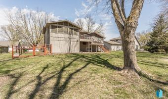107 E Willow St, Beresford, SD 57004