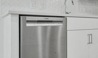 701 N HENRY St 206, Alexandria, VA 22314