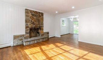 8 Laurel Dr, Brookfield, CT 06804