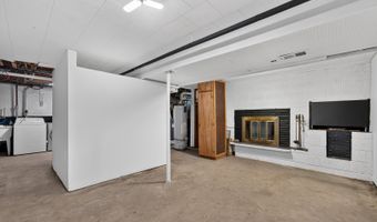 911 David St, Antioch, IL 60002