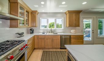 8 Shipmasters Cove Rd, Belfast, ME 04915