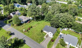 27 Skyline Dr, Brookfield, CT 06804