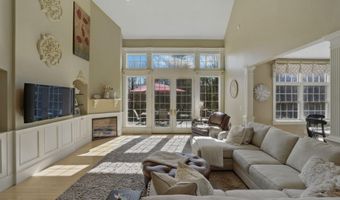 7 Champagne Ter, Bedford, NH 03110