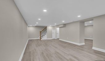 55 Maiden Ln, Bergenfield, NJ 07621