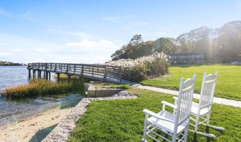 11 Harbour Vlg B, Branford, CT 06405