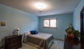 207 N 10th St, Albia, IA 52531