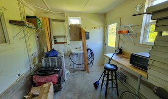 310 Sky Farm Ln, Barnet, VT 05821