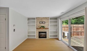 132 Point Of Woods Dr, Albany, NY 12203