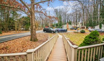 2 SEVERN Dr, Annapolis, MD 21401