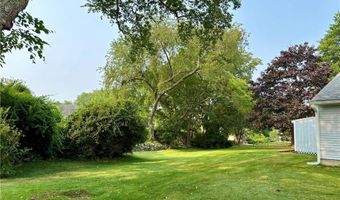 28 Mast Ct, Middletown, RI 02842