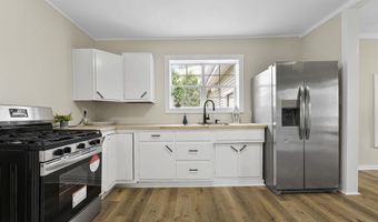 1611 Sprott St, Auburn, IN 46706