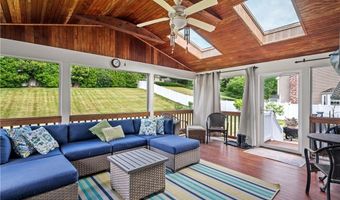 18 Valley Stream Dr, Cumberland, RI 02864