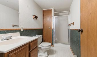 1607 S 6th St, Aberdeen, SD 57401