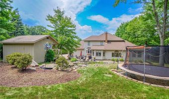 2641 Topflite Dr, Akron, OH 44312
