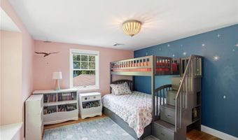 24 Wildflower Rd, Barrington, RI 02806