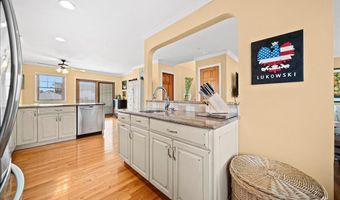 16 Gibbs Rd, Amity Harbor, NY 11701