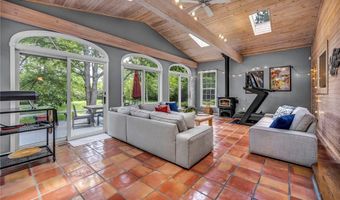 561 Willard Rd, Aurora, OH 44202
