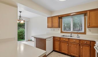 2109 N Charter Point Dr, Arlington Heights, IL 60004