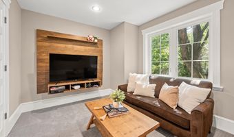 132 S GARFIELD St, Arlington, VA 22204