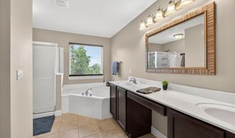 688 Stoney Creek Ln, Ballwin, MO 63021