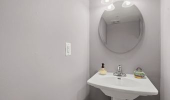 911 KENNEDY St NW #1, Washington, DC 20011