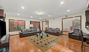 10 Morley Ct, Albertson, NY 11507