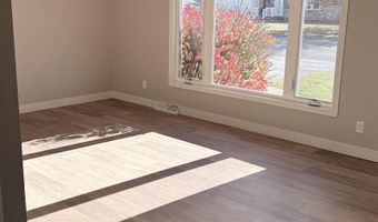 1517 NAVARINO St, Algoma, WI 54201