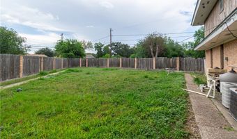 1208 N Woodlawn Dr, Alice, TX 78332