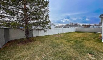 5105 Redcoat Loop, Bismarck, ND 58503