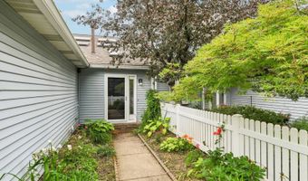 838 Lynnhaven Ln, Akron, OH 44313