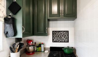 125 Park Ave B1, Amityville, NY 11701