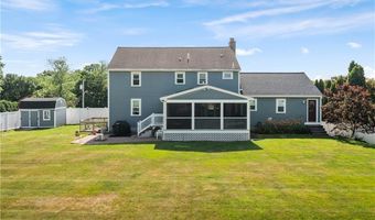 18 Valley Stream Dr, Cumberland, RI 02864