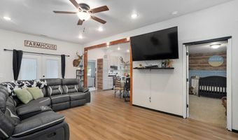 430 S Oak Ave, Aurora, MO 65605