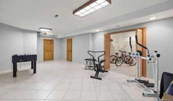 1760 W Whispering Ct, Addison, IL 60101