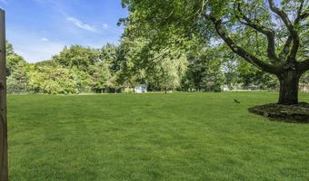 26 Crest Rd, Middletown, NJ 07748